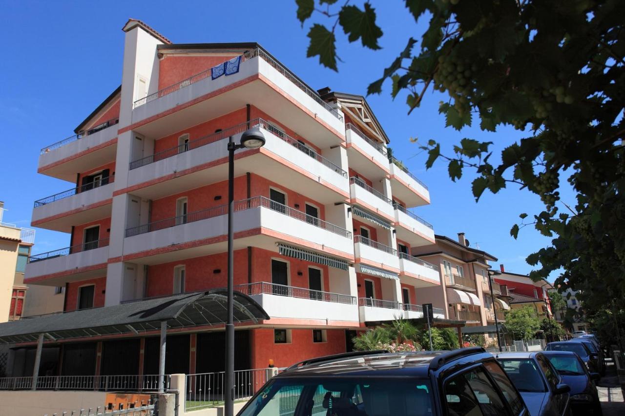 Maestrale Canova Apartments Caorle Extérieur photo